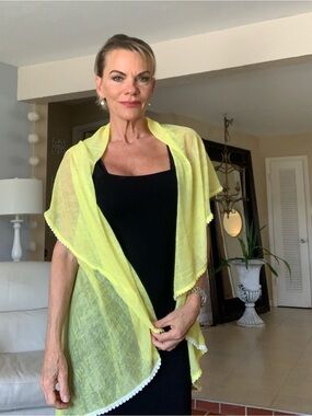 Cover up yellow NWT